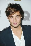 Is Douglas Booth married? - vooxpopuli.com