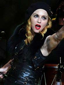 Madonna smoking - vooxpopuli.com