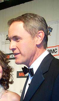 Is Mark Moses married? - vooxpopuli.com